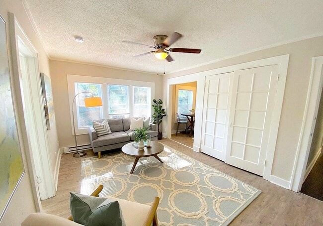 Foto del edificio - 301-307 N Gladstone Blvd - 307-32