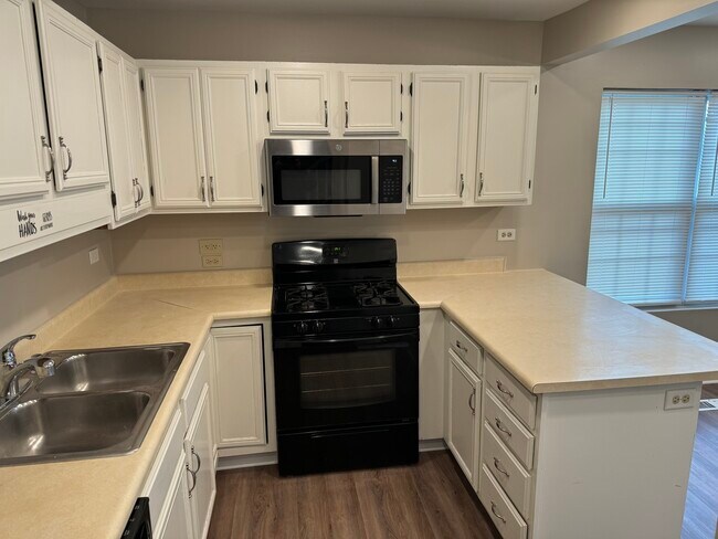 Foto del edificio - 1420 Foxcroft Dr