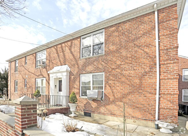 Building Photo - 40-04 196th St