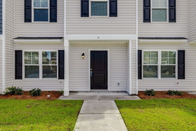 Building Photo - 3 Bed 2.5 Bath, Multiple Townhomes Units A...