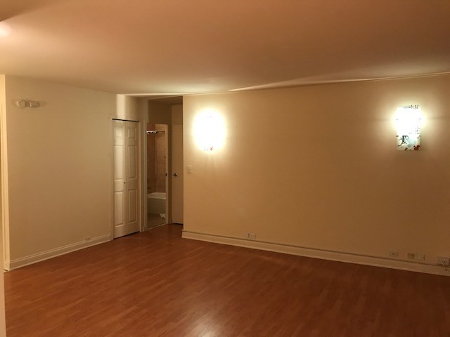 Living RM - 5757 N Sheridan Rd