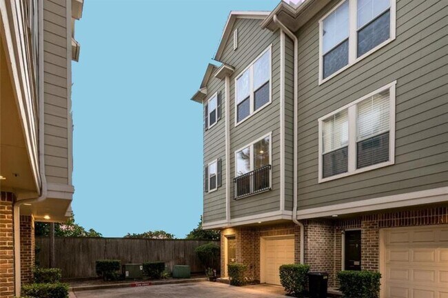 Building Photo - 3001 Murworth Dr