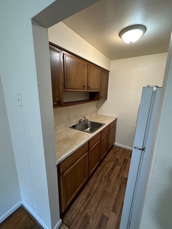 Building Photo - 1063 W 48th St