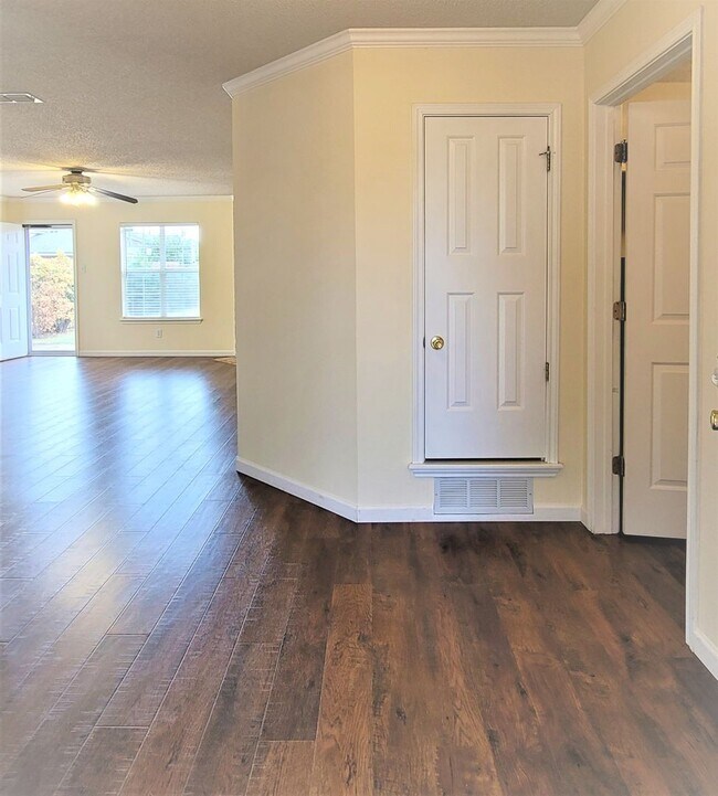Foto del edificio - VERY NICE 3/2/2 IN SOUTH MESA FOR LEASE!
