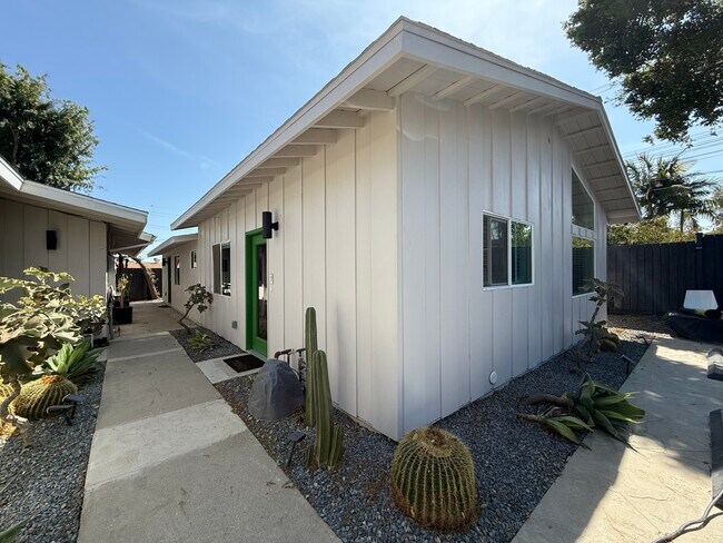 Building Photo - 646 Hazel Ave