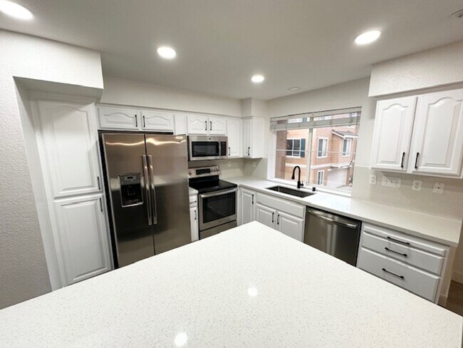 Foto del edificio - Dublin, Brookside Remodeled Tri- Level 3Br...