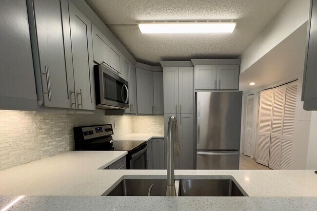Building Photo - 6299 Chasewood Dr