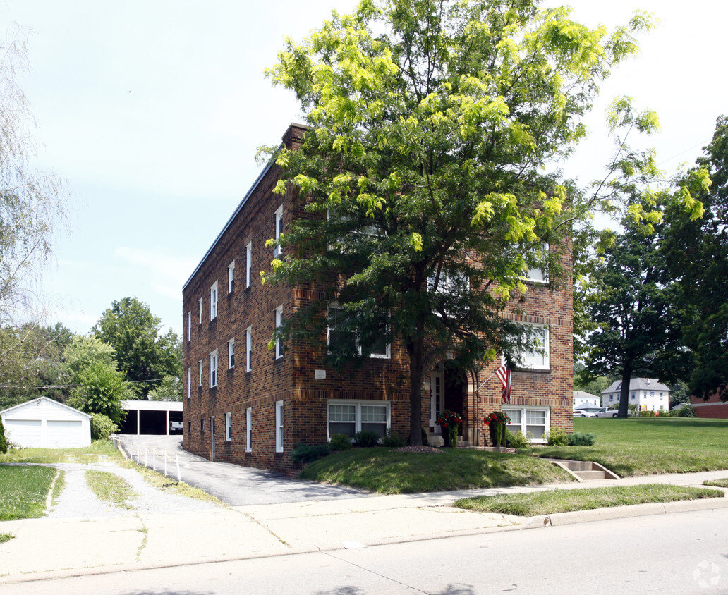 Building Photo - 1196 E State St