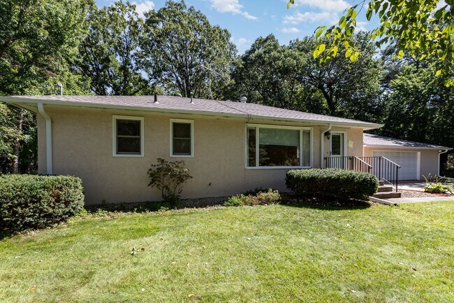 Building Photo - $500 Move in Credit! 4 Bed | 2 bath House ...