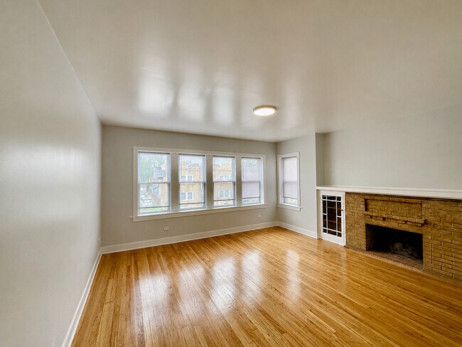 Foto del edificio - 4853 W Augusta Blvd