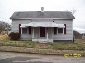 Building Photo - 61 Glen Oak Dr