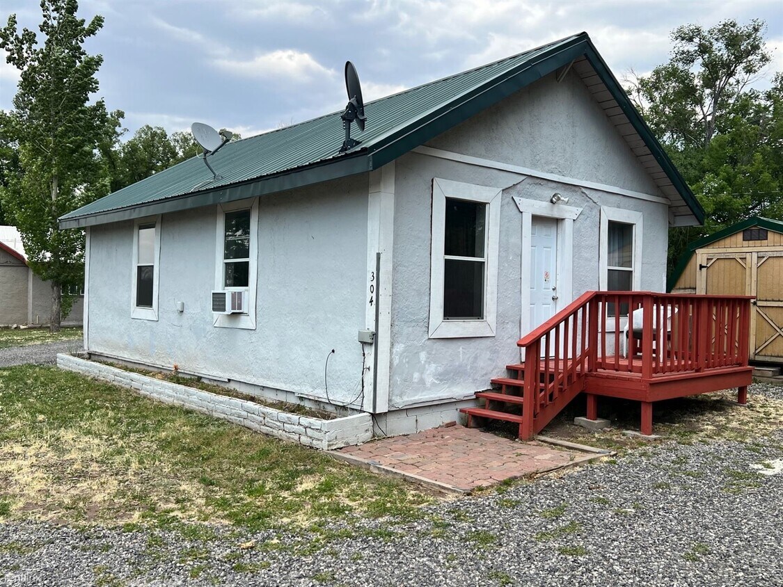 Primary Photo - Studio, 1 bath House - 304 South Mountain ...
