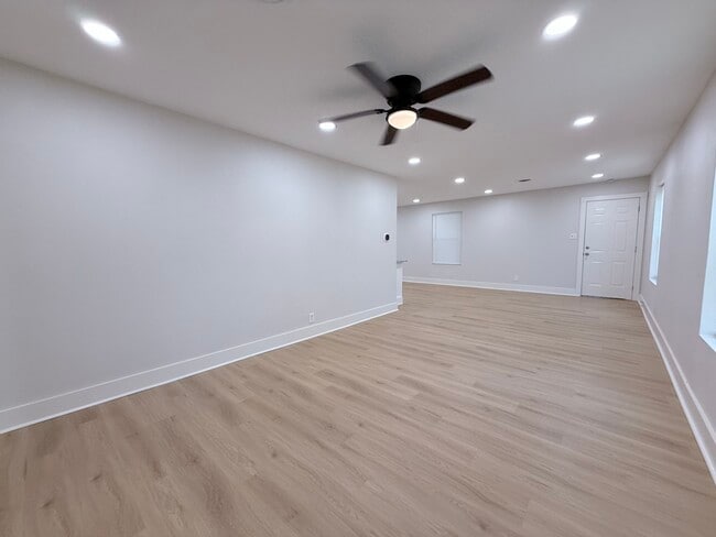 Building Photo - 414 12th St SE