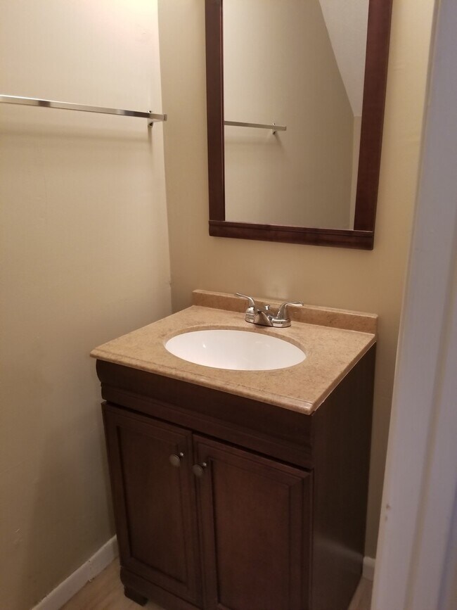 Foto del edificio - Charming 2Bed/1.5 Bath End-Unit Townhome Conveniently Located Near Schools, Shopping & Tyndall AFB!