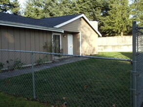 Building Photo - 5805-5807-5807 Mt Tacoma Dr SW