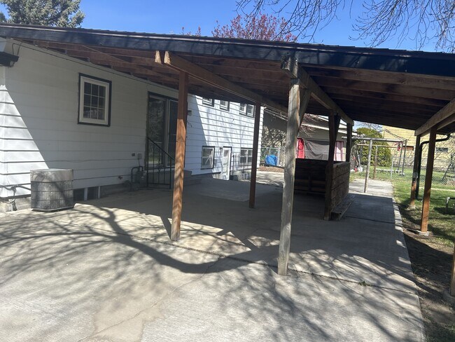 Foto del edificio - 3326 Winchell Ln