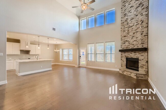 Foto del edificio - 319 S Hill Dr
