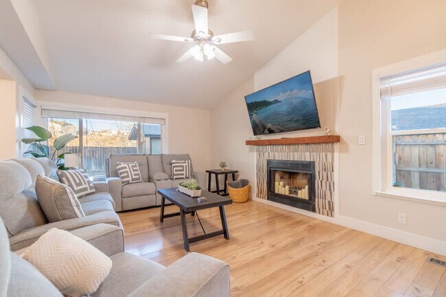 Foto del edificio - 6511 Enchanted Valley Dr