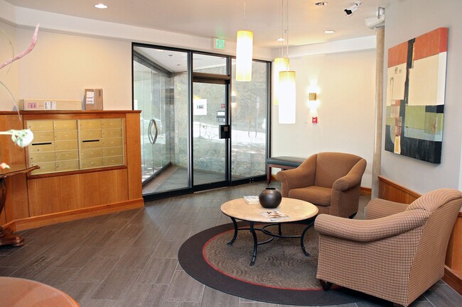 Building Photo - 2245 SW Park Pl