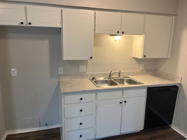 Building Photo - 6601 Charmaine Dr