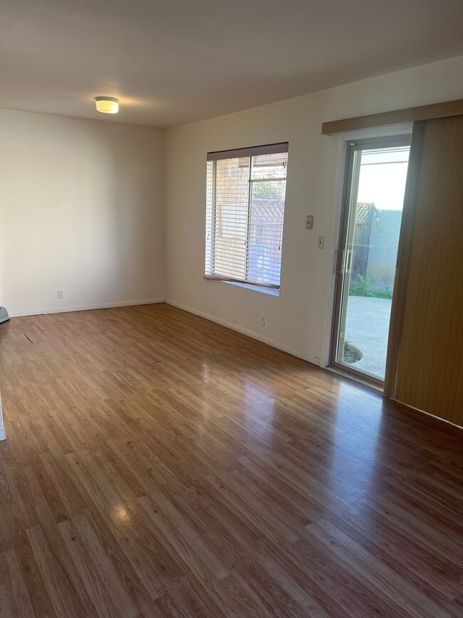 Building Photo - Ventura 3+2 condo in Woodbridge Park Community