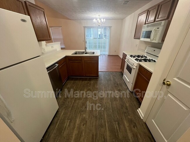 Foto del edificio - 2810 Lakeside Cir