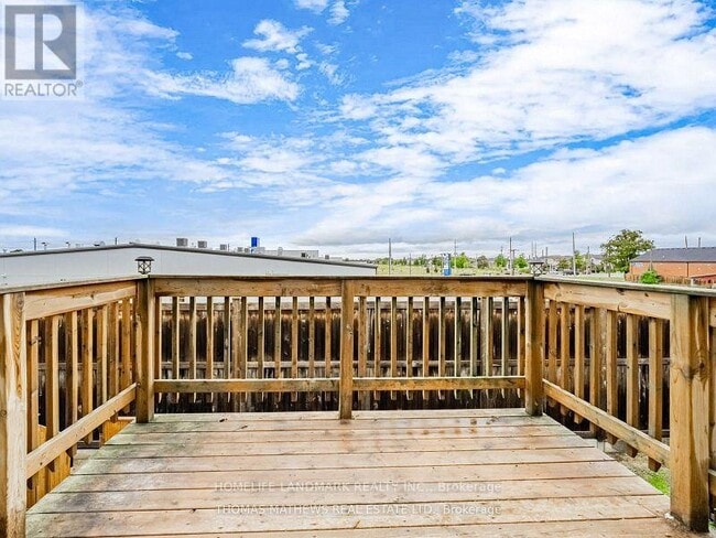 Building Photo - 60 Bloom Cres