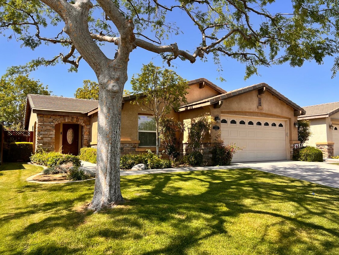 Foto principal - SOUTHWEST BAKERSFIELD