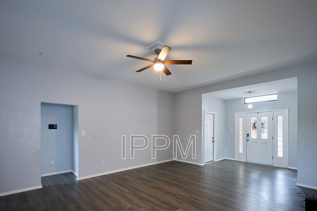 Foto del edificio - 1813 Lazy Lake Dr