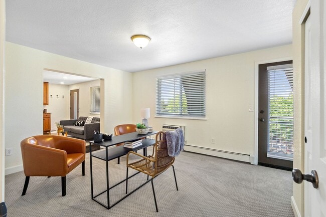 Building Photo - Incredible 2 bedroom 1 bath Condo in West Washington Park Neighborhood