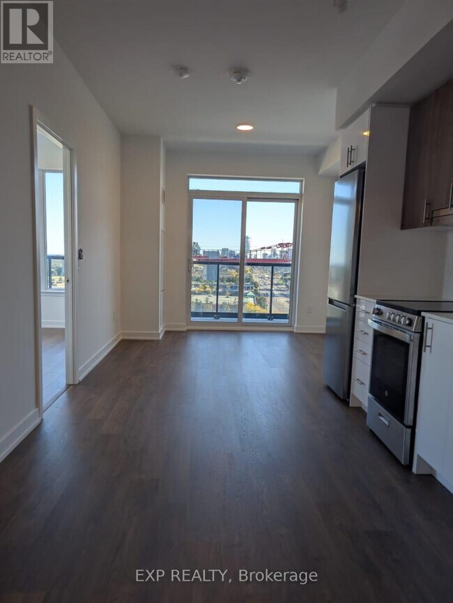 Building Photo - 5105 Hurontario St