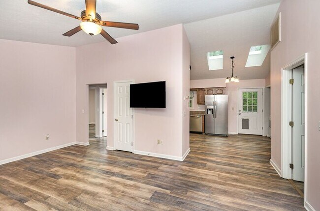 Foto del edificio - 12401 Wilderness Park Dr