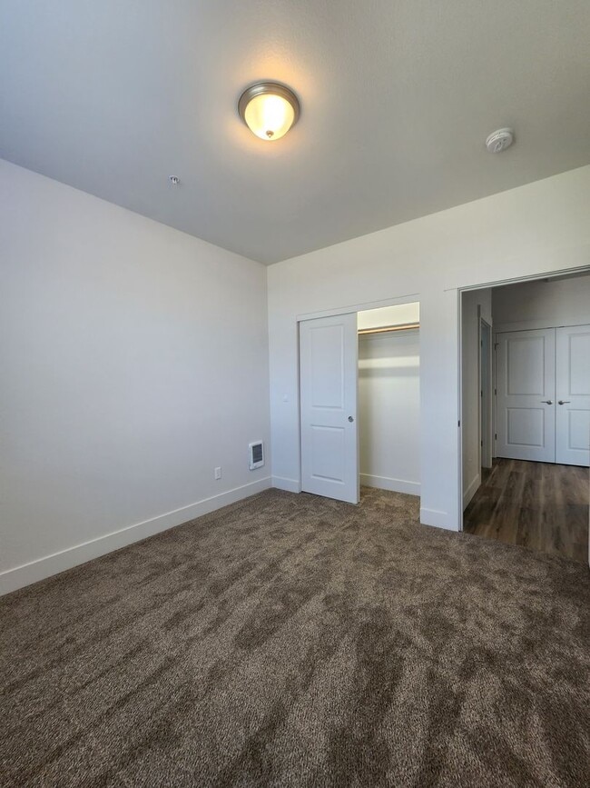 Foto del edificio - $500 MOVE IN SPECIAL - FREE RENT - Beautiful Brand New Modern Apartment Homes in Keizer