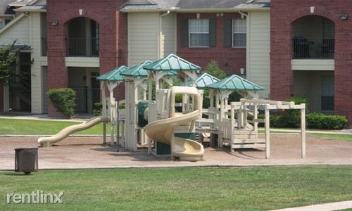 Building Photo - 500 Airtex Dr