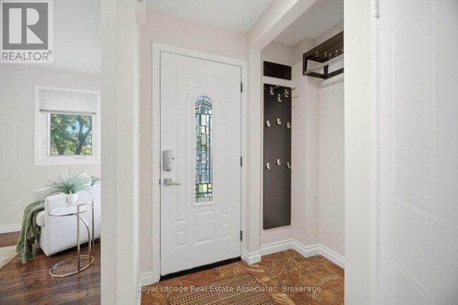 Building Photo - 1308 Valerie Crescent