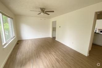 Building Photo - 8707 Holly Dr