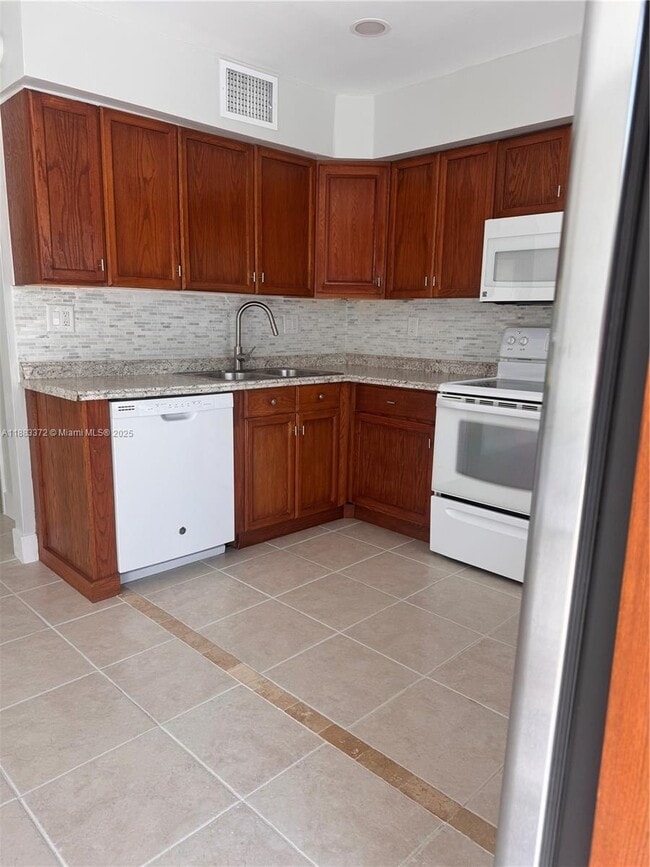 Foto del edificio - 811 Sandtree Dr