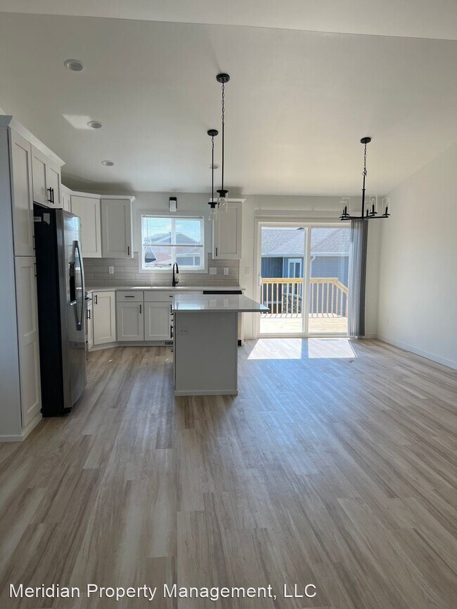 Building Photo - 4 br, 3 bath House - 921 46th Ave S