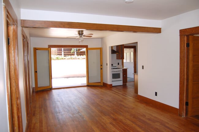 Building Photo - 6842 N Figueroa St