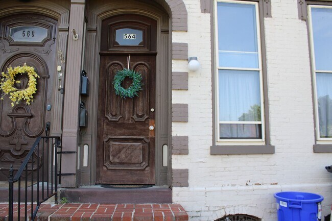 Building Photo - 564 Race St