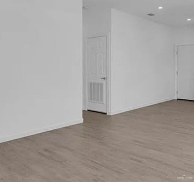 Building Photo - 1404 Lore Dr