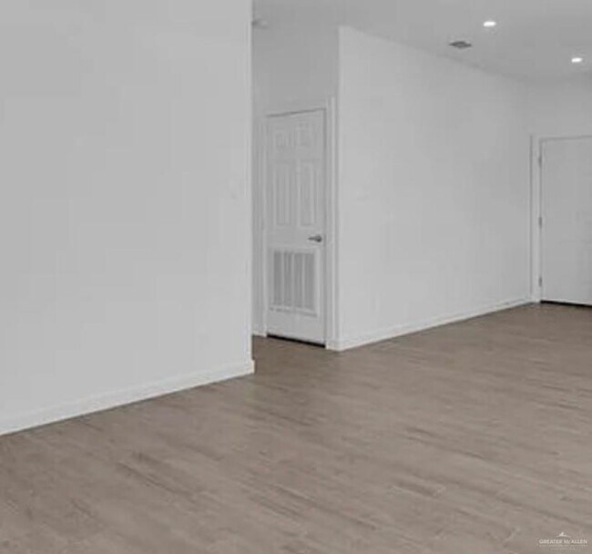 Building Photo - 9 Lore Dr