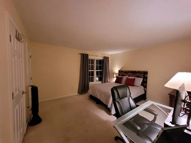 Building Photo - 1701 Sky View Dr