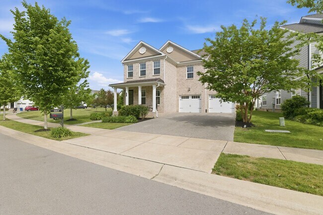Foto del edificio - Luxury Executive Living in Sought-After Franklin Community