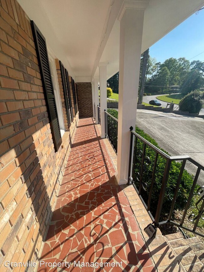 Foto del edificio - 5 br, 3 bath House - 2480 Thornton Dr
