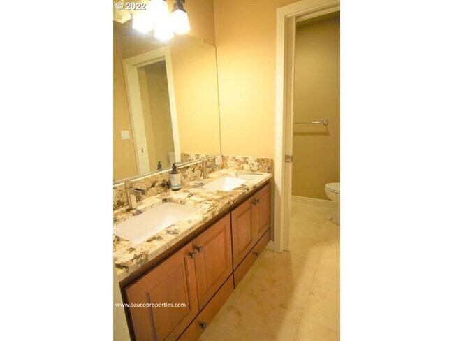 Foto del edificio - 6237 NE Carillion Dr