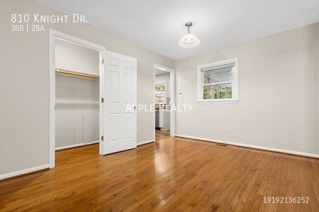 Foto del edificio - 810 Knight Dr