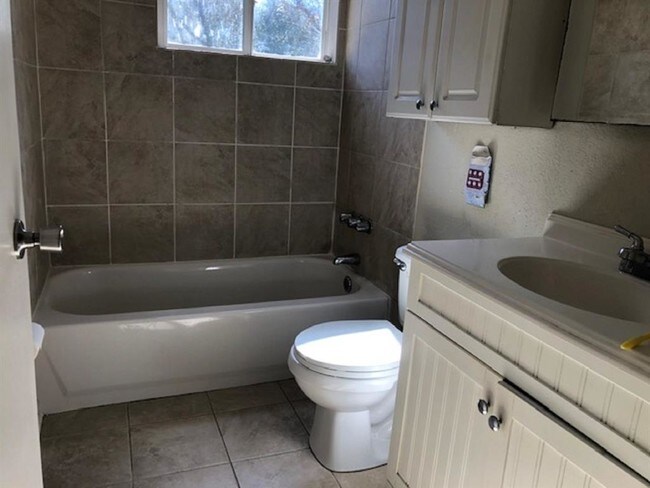 Foto del edificio - 3300 E Cedar Bayou Lynchburg Rd