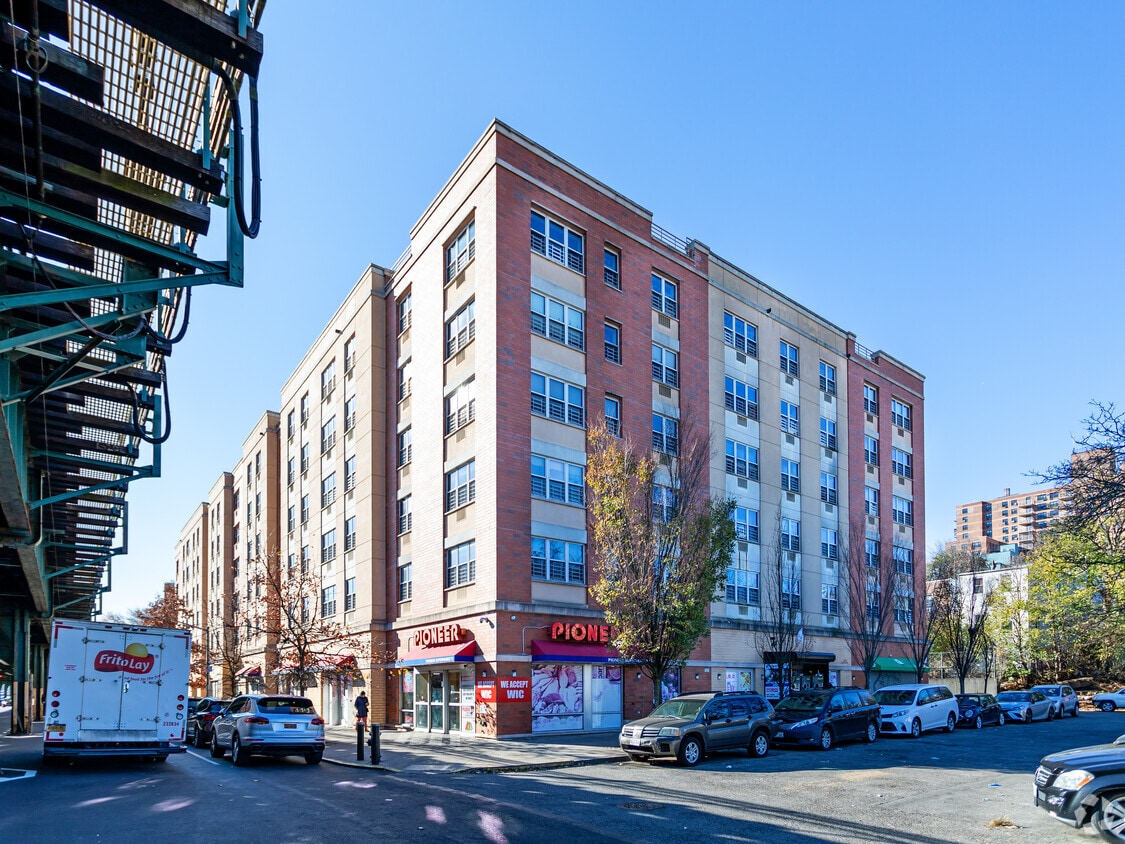 Primary Photo - 3035 White Plains Rd