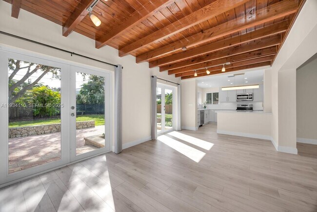 Foto del edificio - 6110 SW 79th St